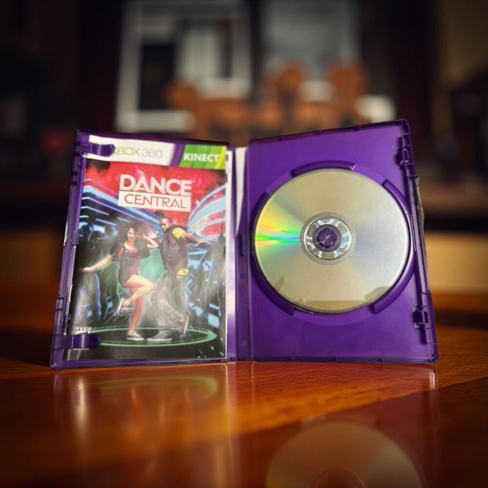 2010 VIDEO GAME Xbox 360 Kinect Dance Central